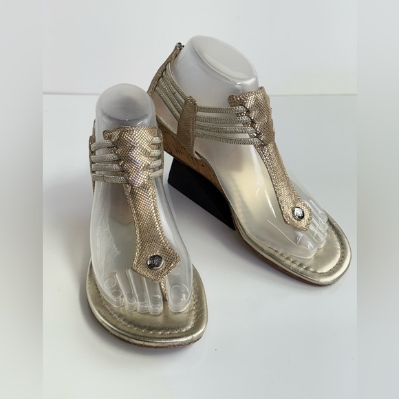 DONALD PLINER Gold DYNA thong wedge sandals size 7.5 - Picture 1 of 7